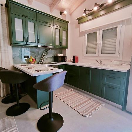 The Old Stables Apartment Vatos ภายนอก รูปภาพ