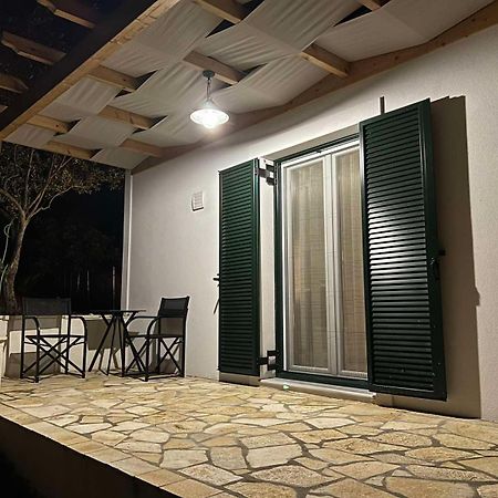 The Old Stables Apartment Vatos ภายนอก รูปภาพ