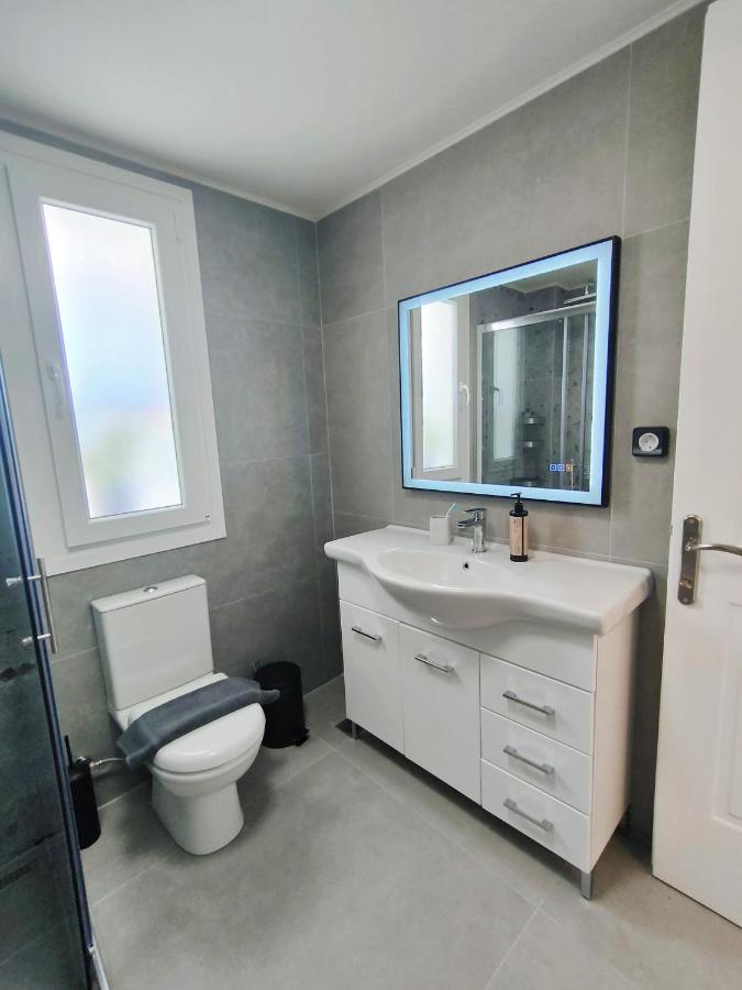 The Old Stables Apartment Vatos ภายนอก รูปภาพ