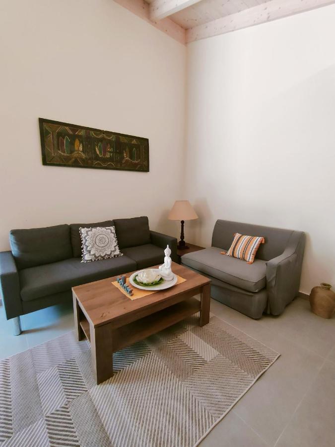 The Old Stables Apartment Vatos ภายนอก รูปภาพ