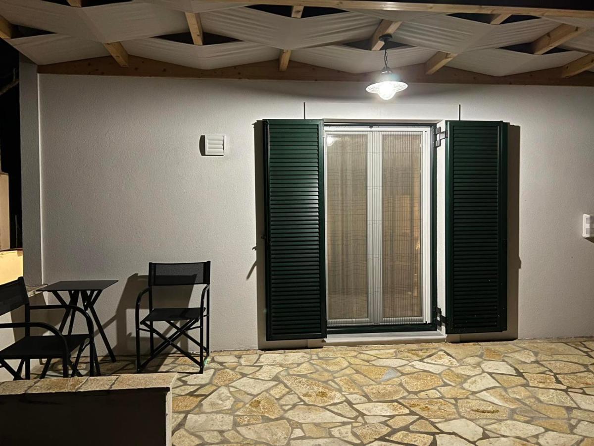 The Old Stables Apartment Vatos ภายนอก รูปภาพ