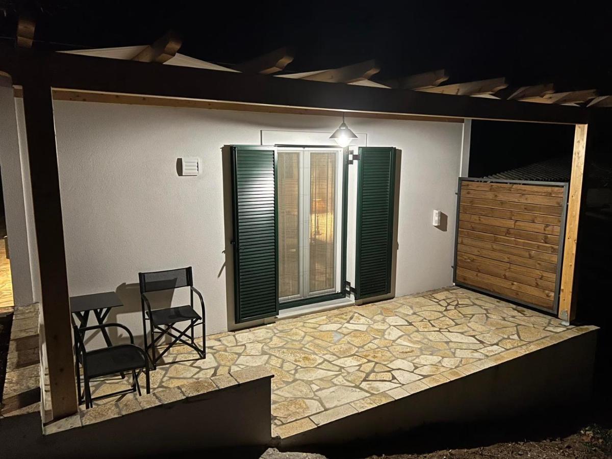 The Old Stables Apartment Vatos ภายนอก รูปภาพ