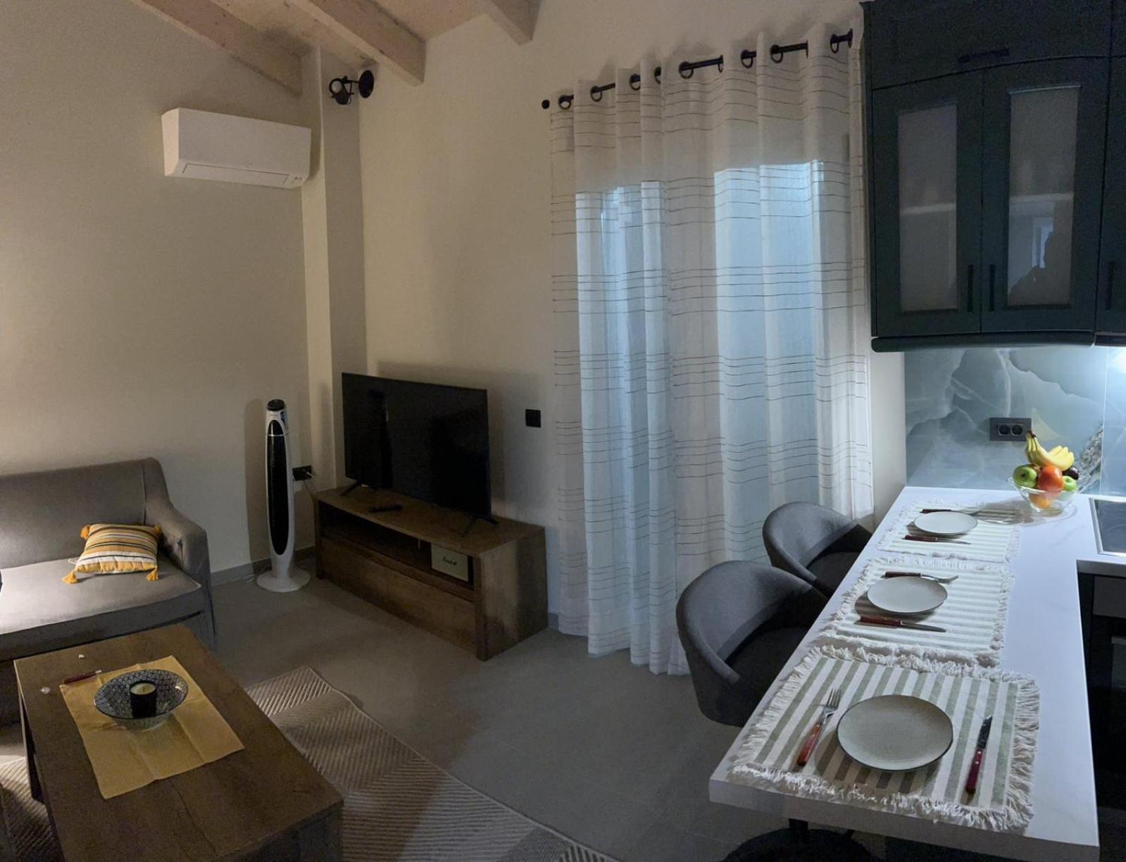 The Old Stables Apartment Vatos ภายนอก รูปภาพ